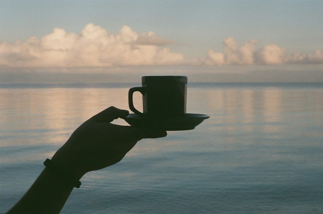 Xícara de café, relacionada ao efeito da cafeína no sono
